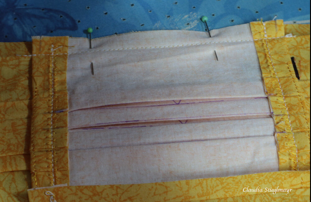 eine stoffmaske selber nähen, jetzt werden die beiden Stoffteile zusammengesteppt